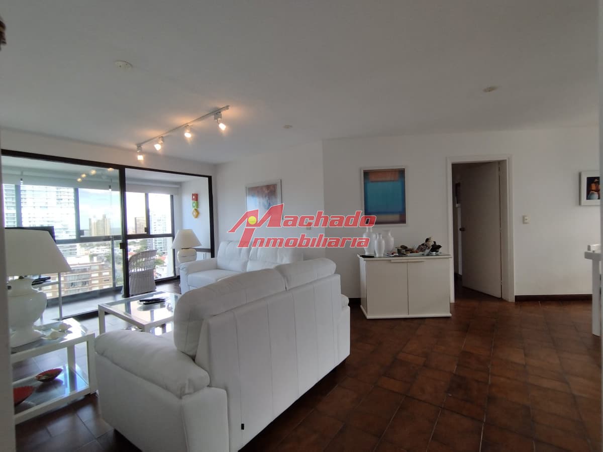 venta de apartamento sobre playa brava