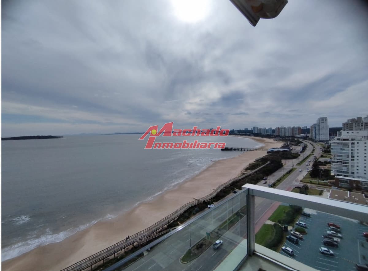 Alquiler de apartamento de 3 dormitorios y dependencia en Punta del Este
