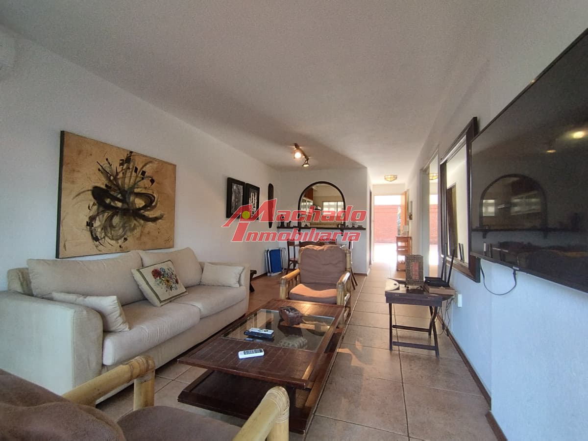 Apartamento en venta de dos dormitorios en Punta del Este