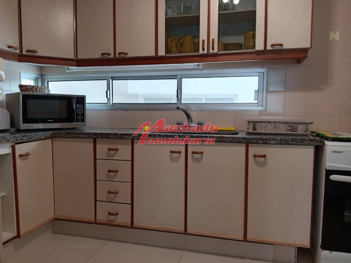 Alquiler de Apartamento a metros de playa Brava