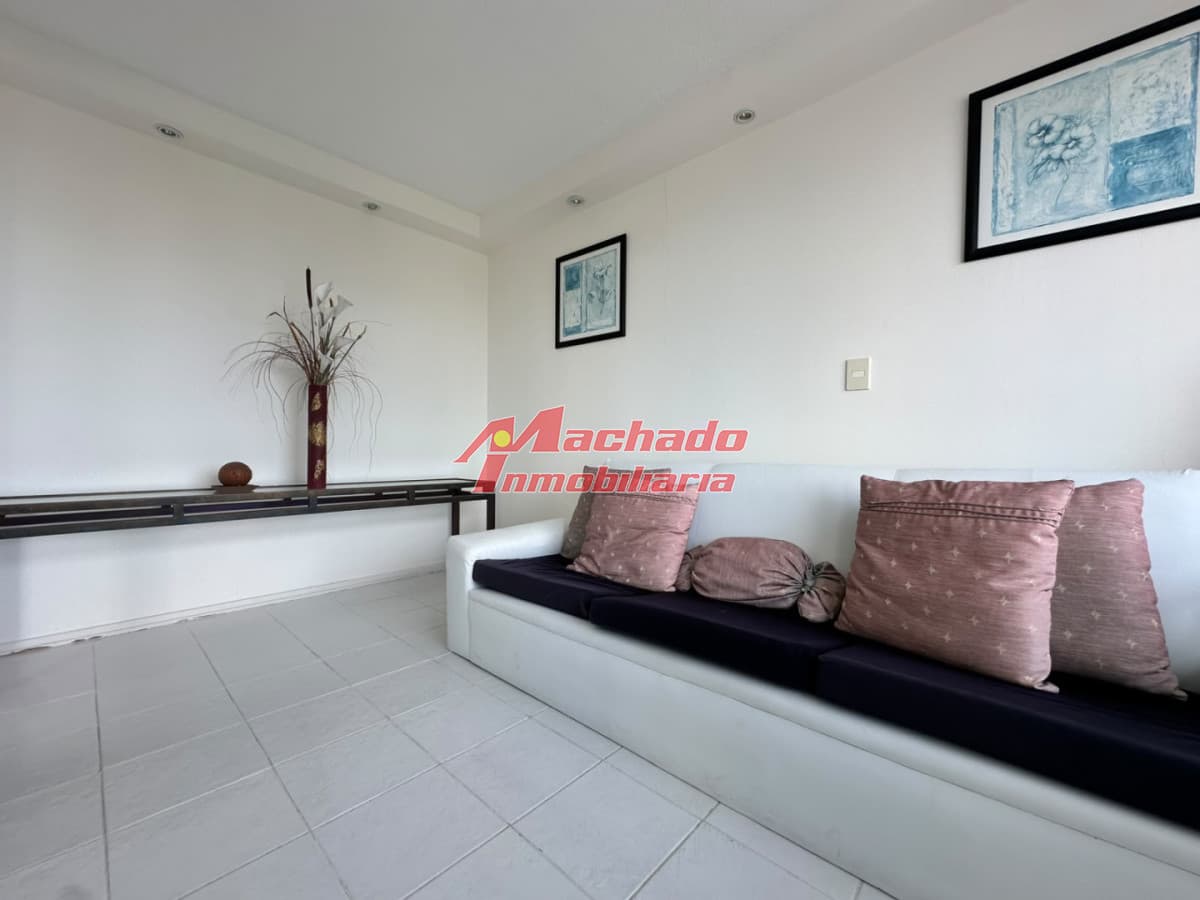 Apartamento en venta de 3 dormitorios y dependencia en Punta del Este