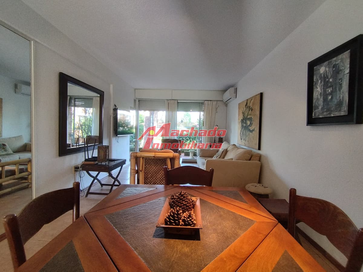 Apartamento en venta de dos dormitorios en Punta del Este