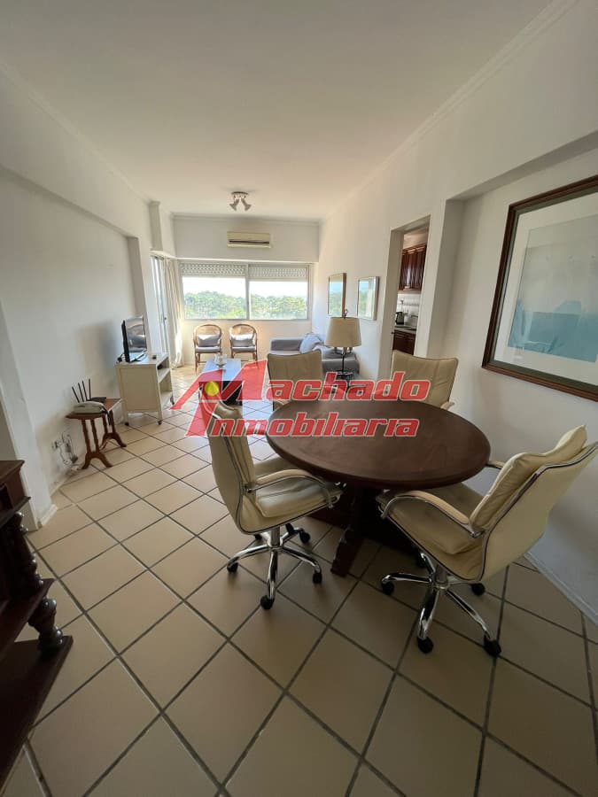 Alquiler y venta de apartamento de dos dormitorios en Punta del Este