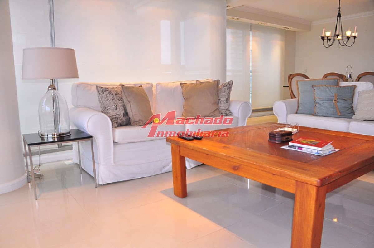 venta y alquiler sobre playa brava Punta del Este
