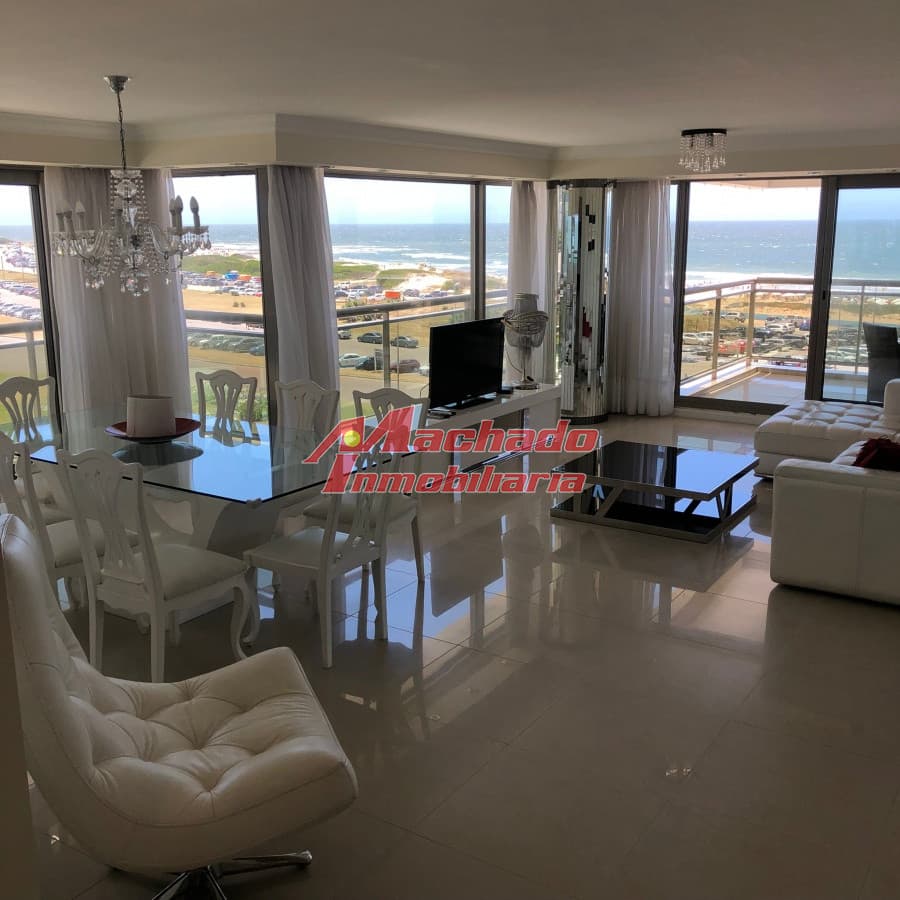 Apartamento de 3 dormitorios en venta, primera linea de la brava.