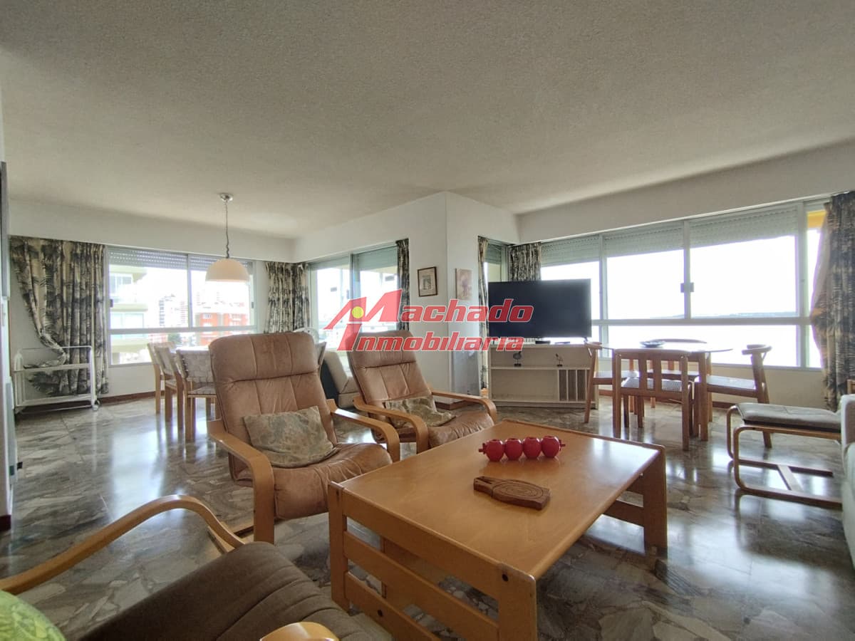 alquiler de apartamento sobre playa mansa