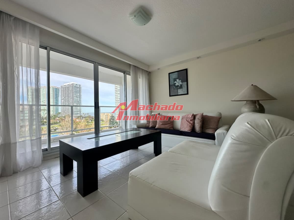 Apartamento en venta de 3 dormitorios y dependencia en Punta del Este