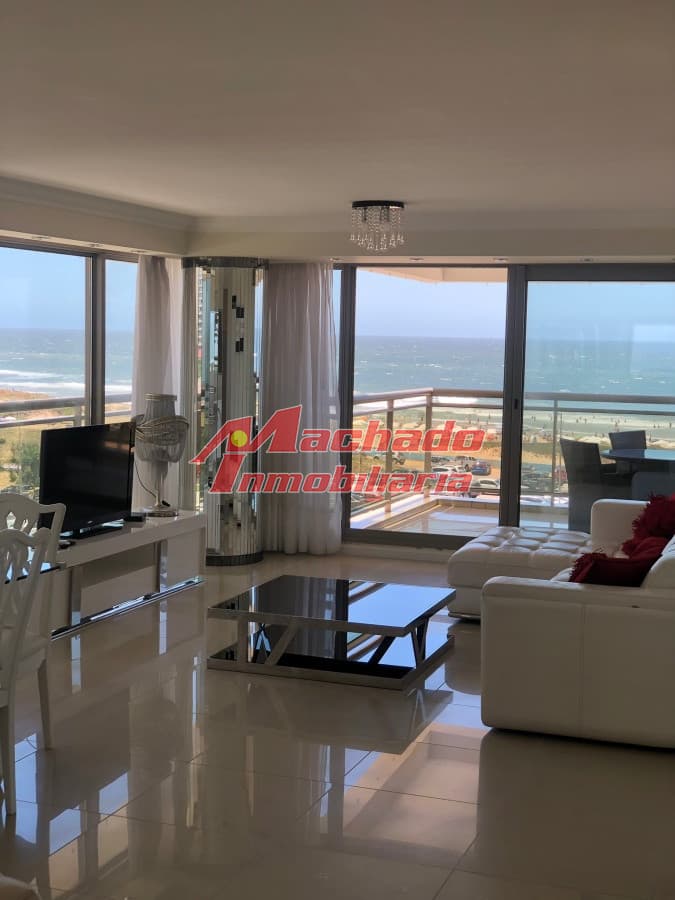 Apartamento de 3 dormitorios en venta, primera linea de la brava.