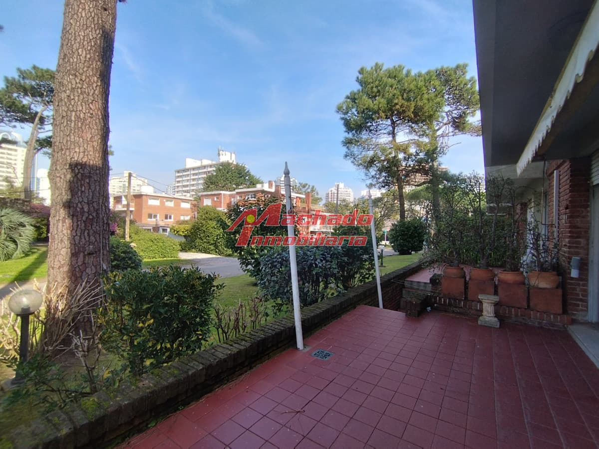 Apartamento en venta de dos dormitorios en Punta del Este