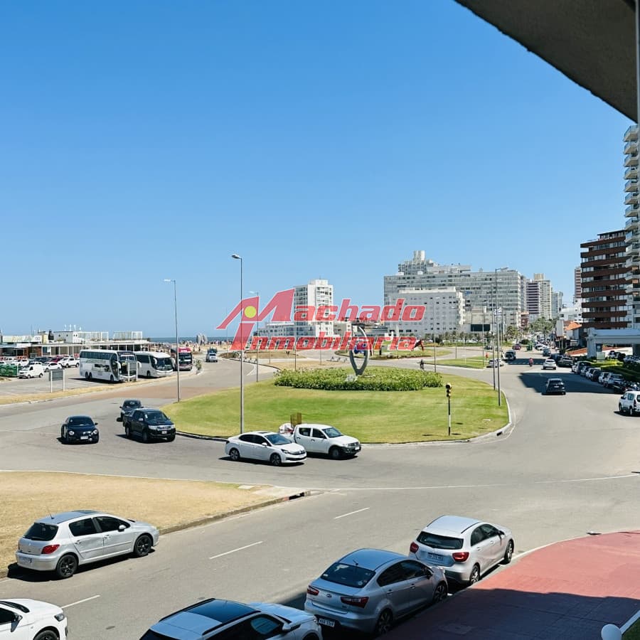 Apartamento en venta, primera linea de la playa brava