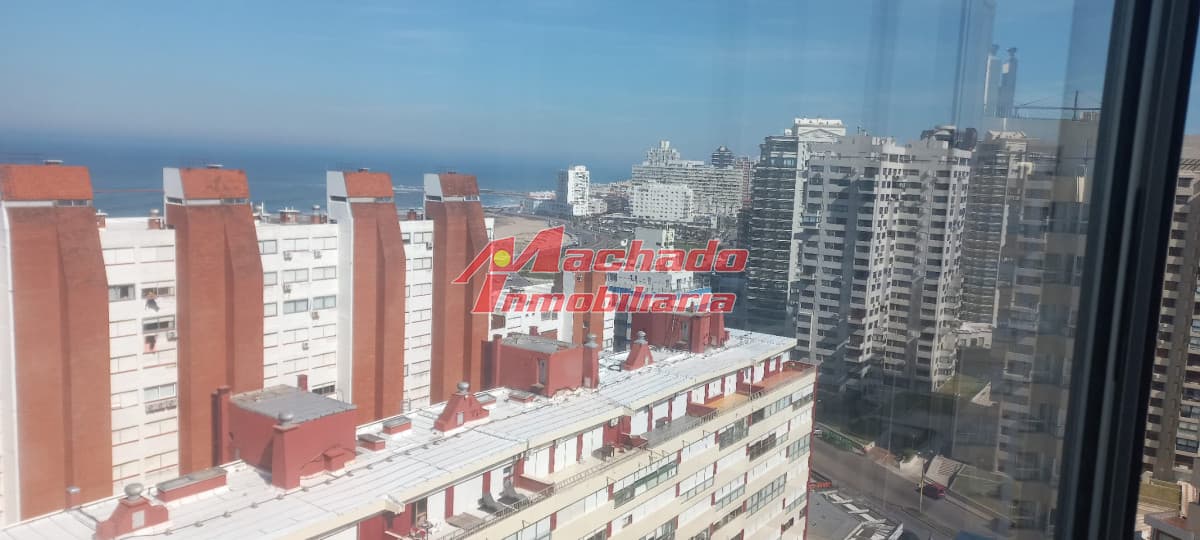 Apartamento en alquiler, edificio con piscina
