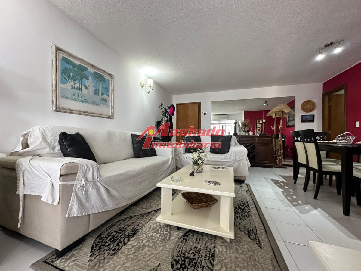 Venta de apartamento de dos dormitorios en Punta del Este