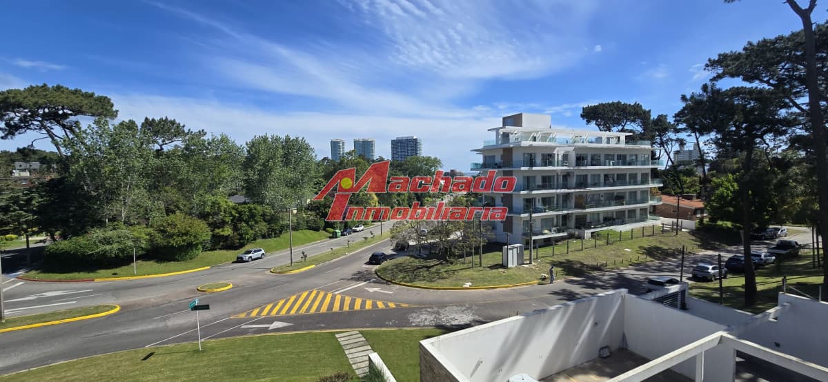 Apartamento de dos dormitorios en venta en Punta del Este