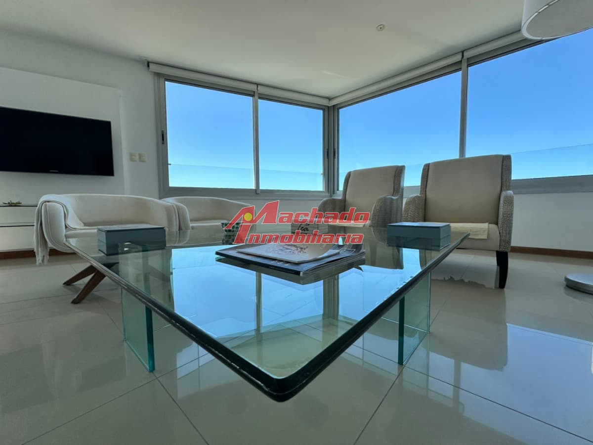 Apartamento de 3 dorm más dep en venta en Punta del Este