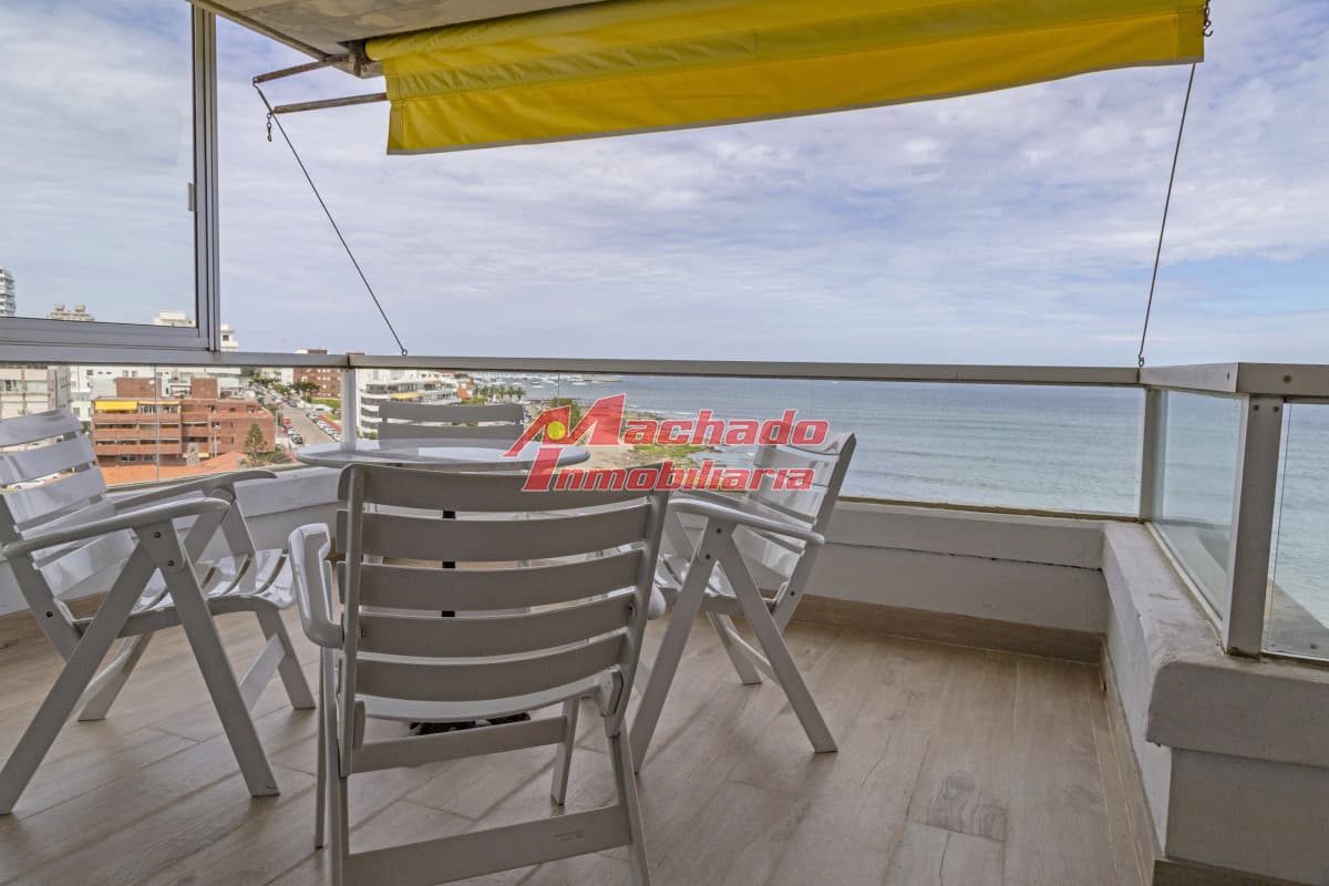 Alquiler de departamento en primera línea frente a playa mansa