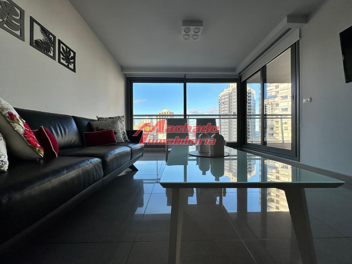 Venta de apartamento de dos dormitorios zona playa brava
