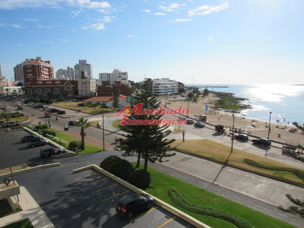 Alquiler y venta de apartamento de 3 dormitorios en Punta del Este
