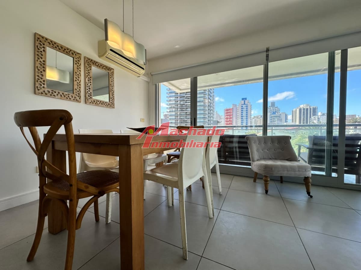 Apartamento de 2 dormitorios en venta y alquiler en Punta del Este