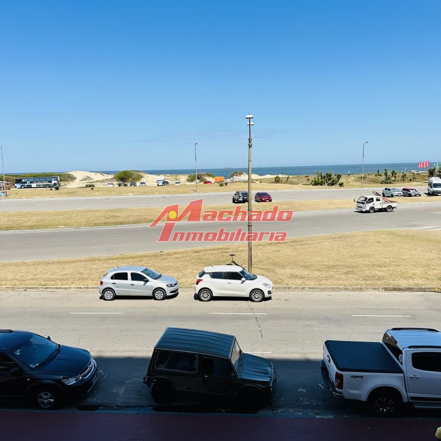 Apartamento en venta, primera linea de la playa brava