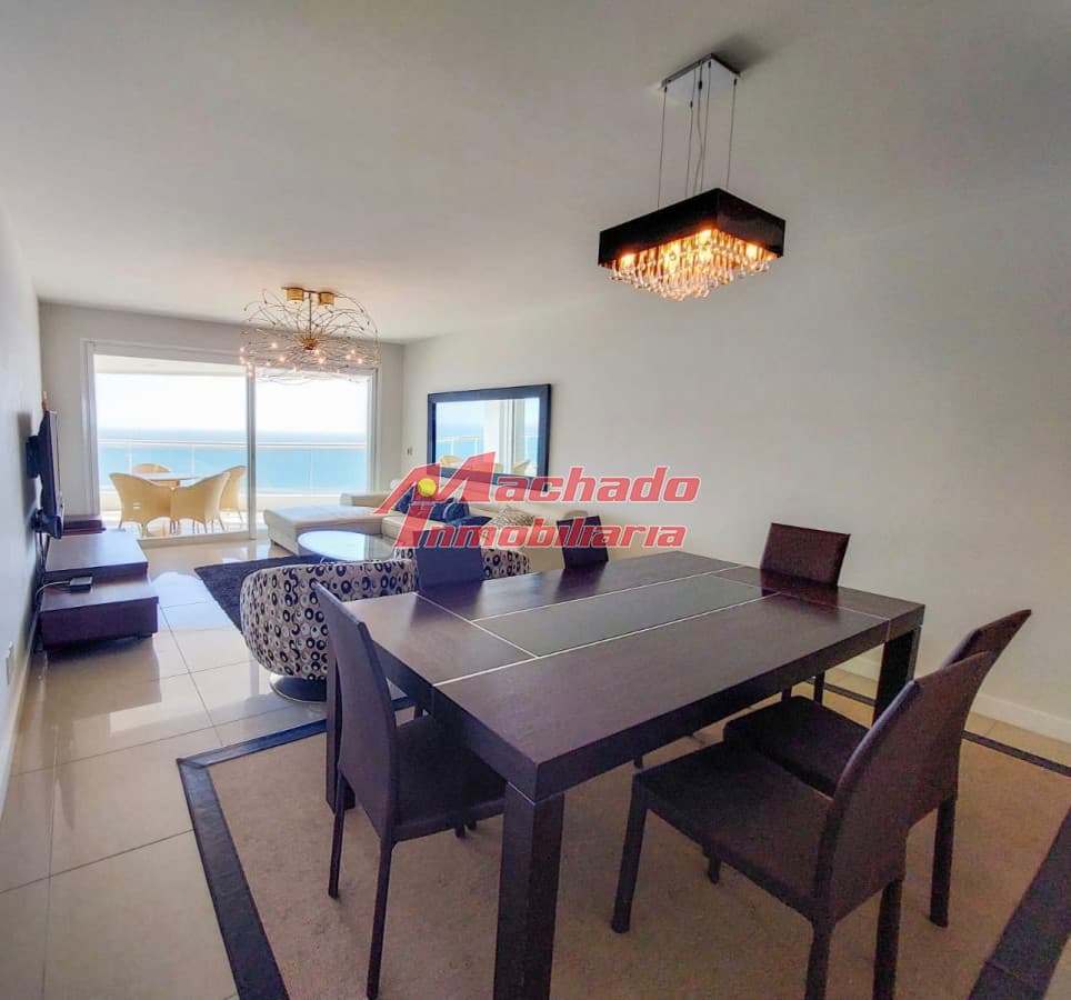 Alquiler de apartamento de 3 dormitorios +dep de servicio en Punta del Este