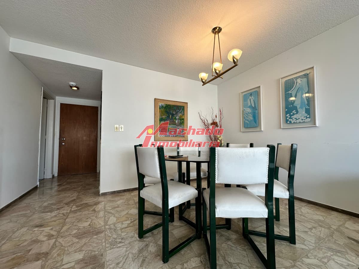 Apartamento en venta de dos dormitorios en Playa mansa