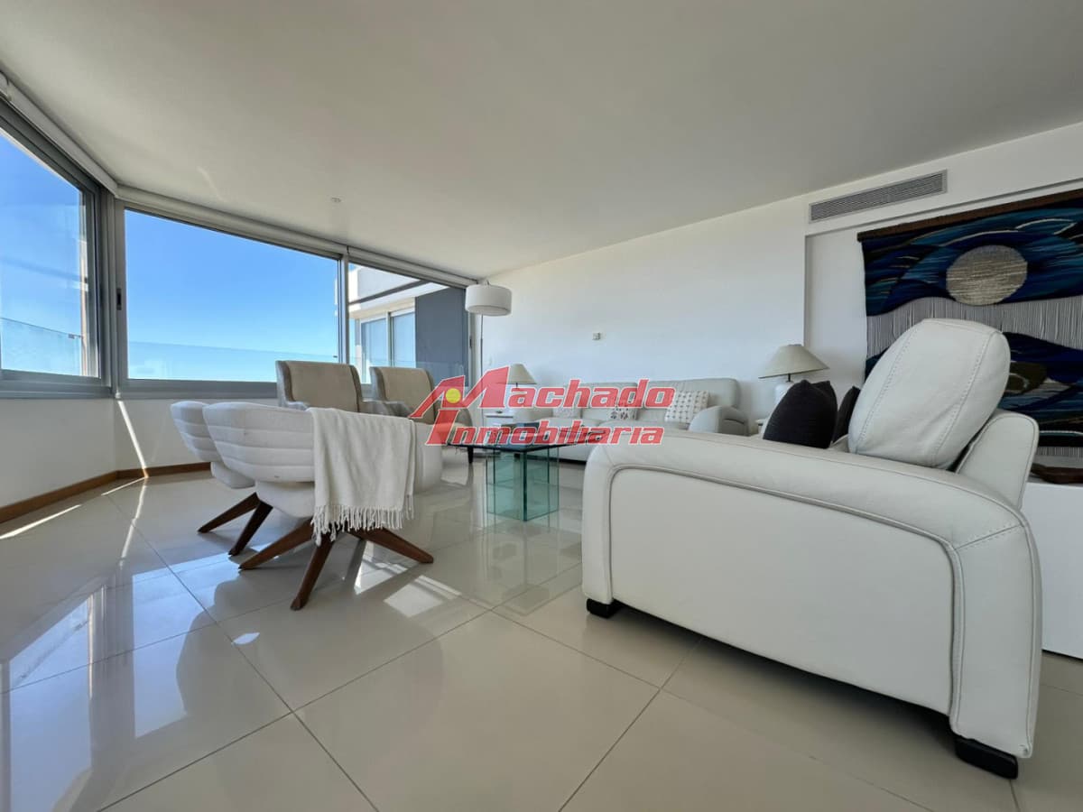 Apartamento de 3 dorm más dep en venta en Punta del Este