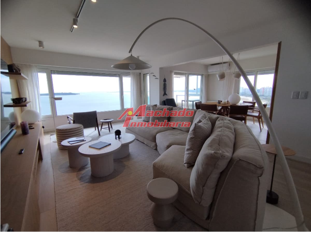 Alquiler de apartamento de 3 dormitorios y dependencia en Punta del Este