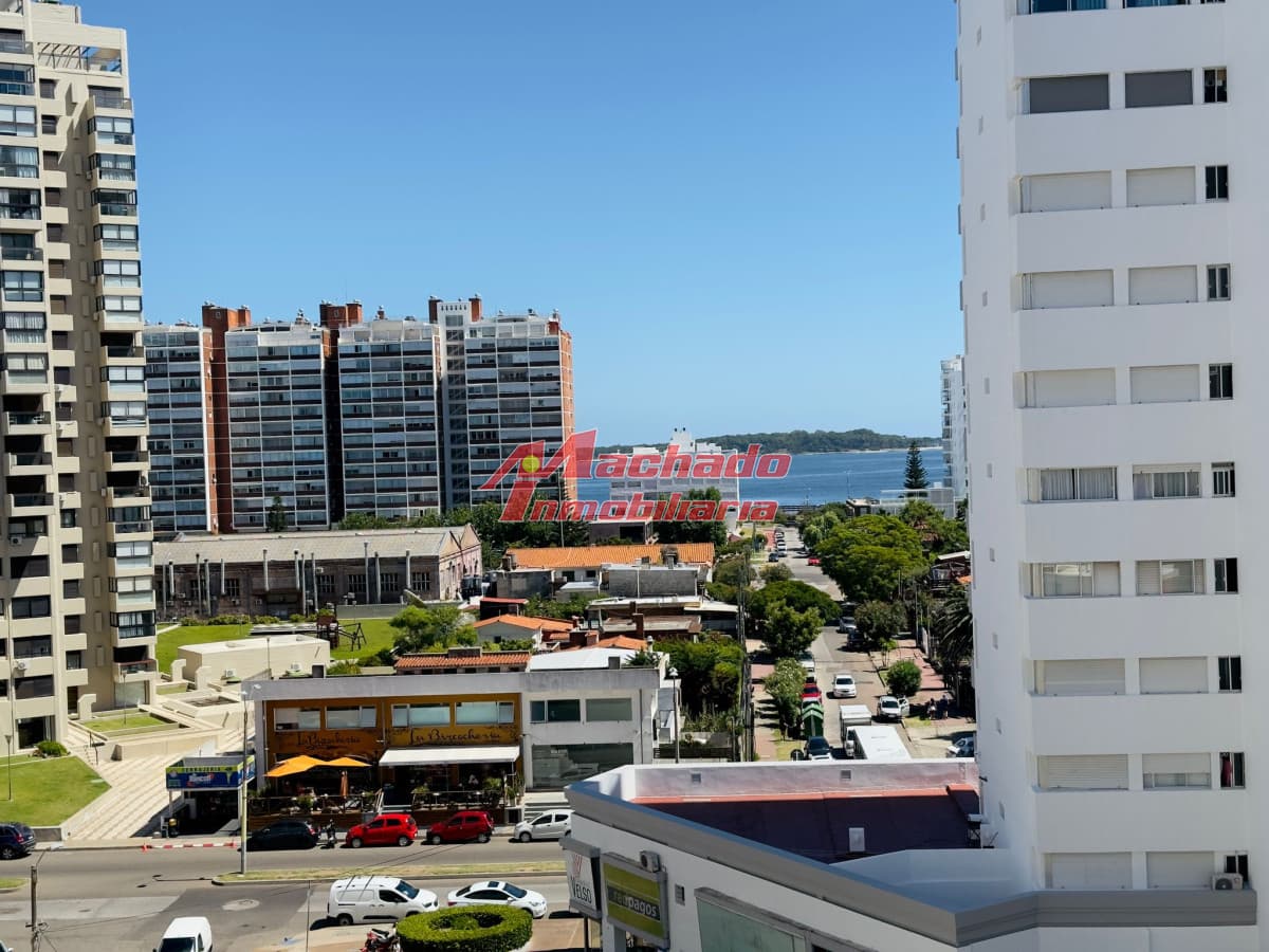 Apartamento de 2 dormitorios, reciclado, en Alquiler, en Punta del Este