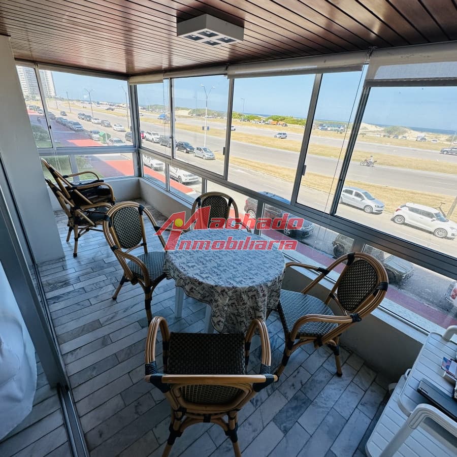 Apartamento en venta, primera linea de la playa brava
