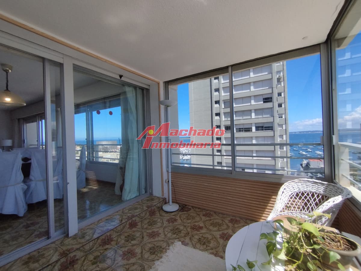 Alquiler de apartamento de 3 dormitorios y dependencia de servicio en Punta del Este