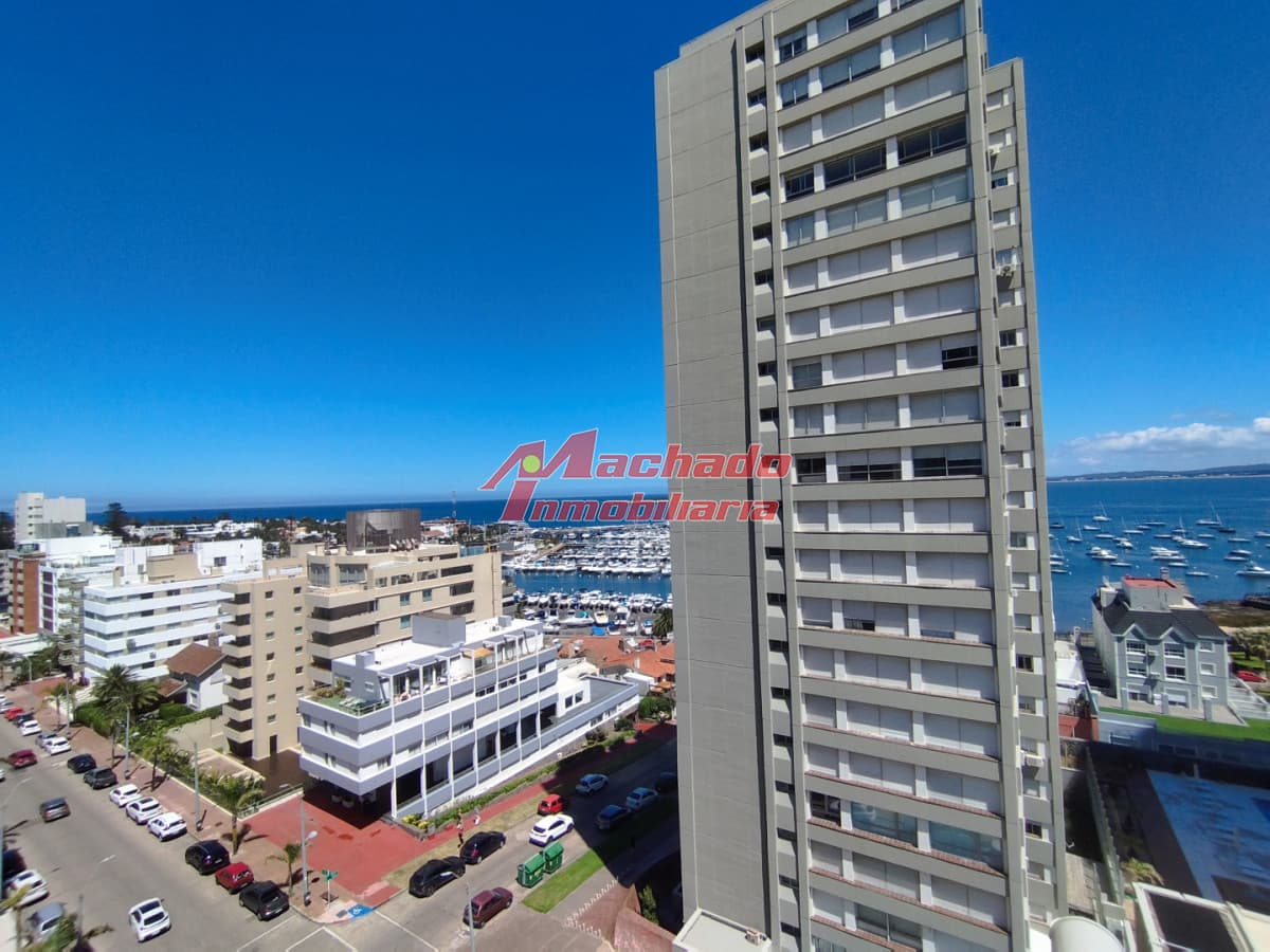 Alquiler de apartamento de 3 dormitorios y dependencia de servicio en Punta del Este
