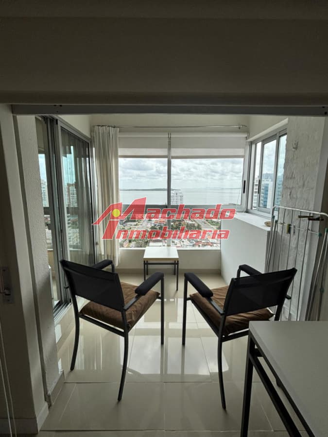 EXCELENTE APARTAMENTO CON VISTA A PLAYA MANSA,  CERCA DEL CENTRO Y DE LAS DOS PLAYAS