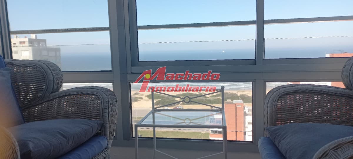 Apartamento en alquiler, edificio con piscina