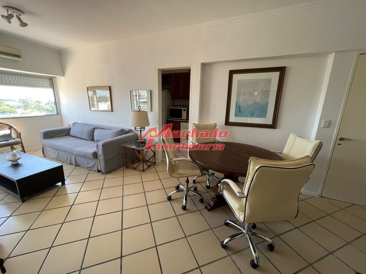 Alquiler y venta de apartamento de dos dormitorios en Punta del Este