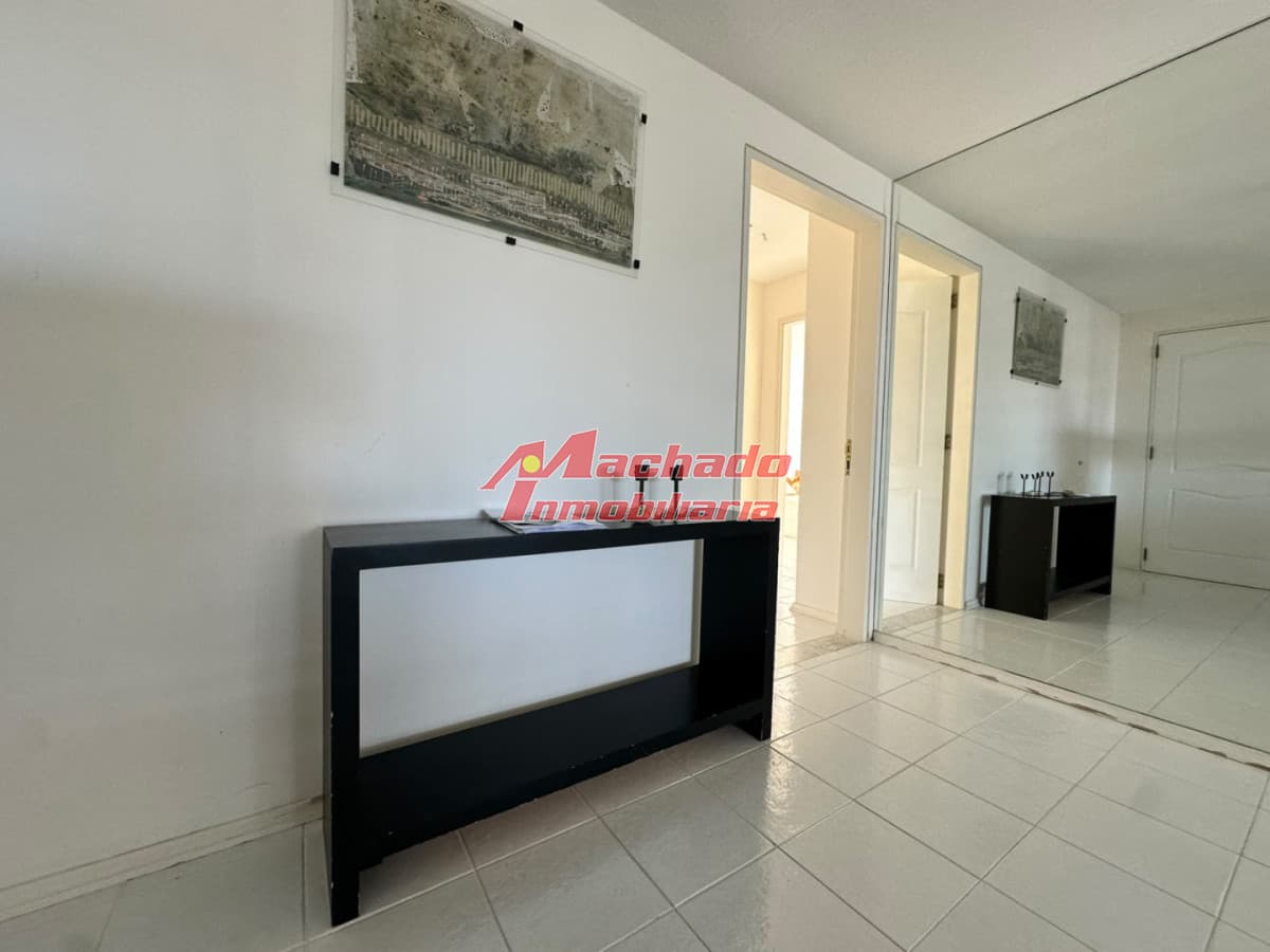 Apartamento en venta de 3 dormitorios y dependencia en Punta del Este