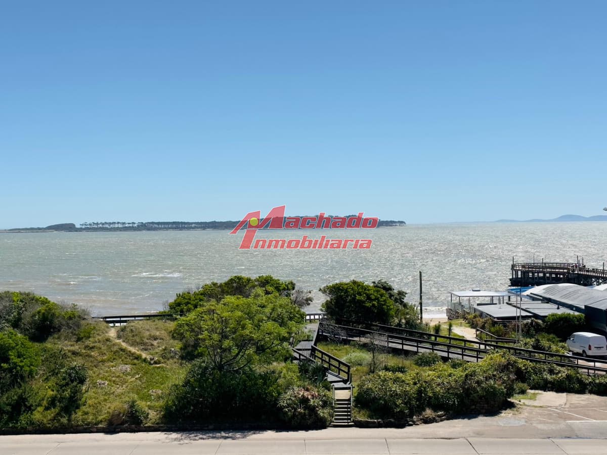 Alquiler de Temporada en Punta del este, primera linea de la mansa, 3 domritorios.