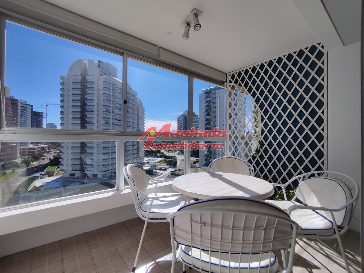 Alquiler y venta de apartamento de dos dormitorios en Punta del Este