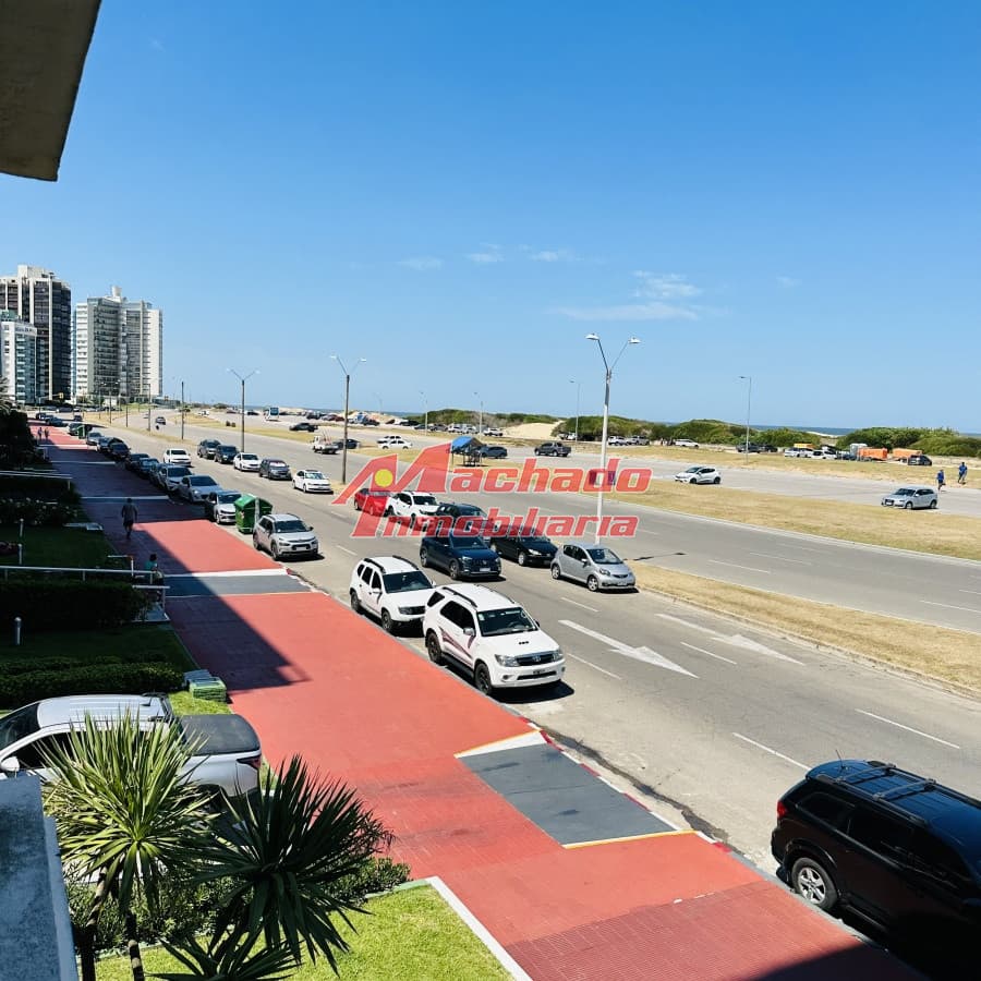 Apartamento en venta, primera linea de la playa brava