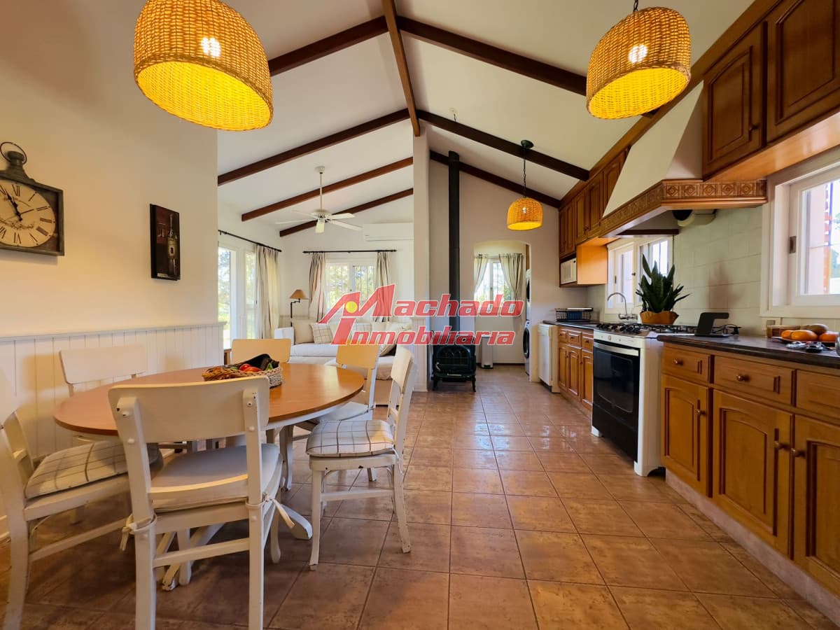 Alquiler y Venta de casa  de 5 dormitorios con Piscina y vista al mar en Punta del Este