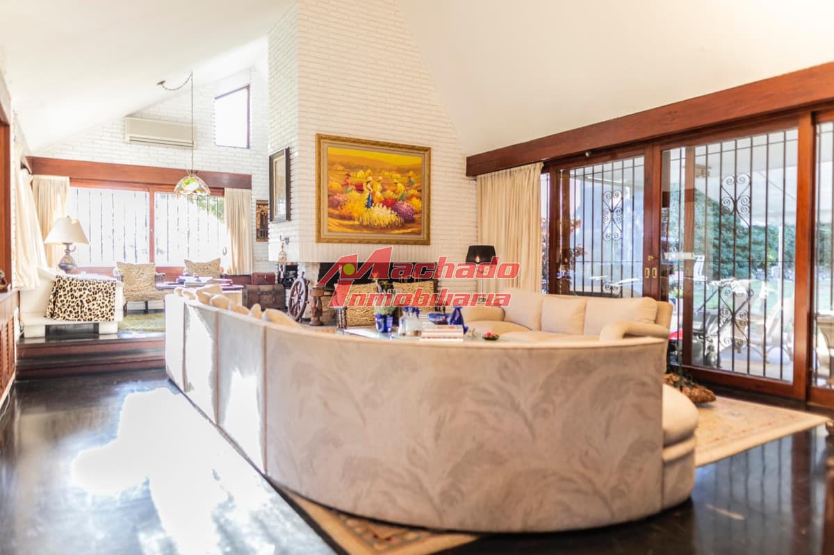 Casa en venta de 6 dormitorios, playa mansa, Punta del este.