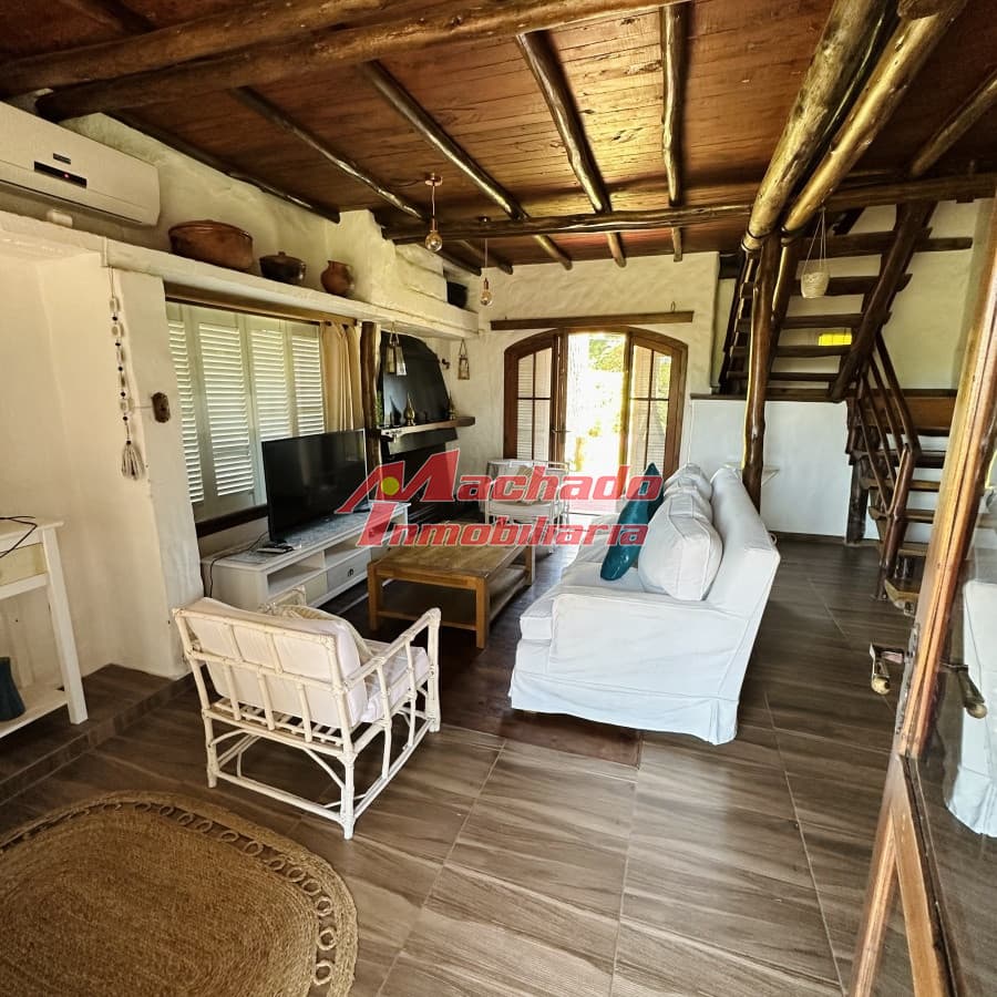 Alquiler de casa de 3 dormitorios y dependencia de servicio en Punta del Este