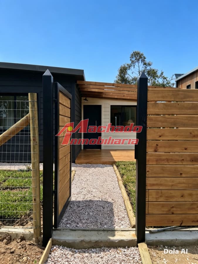 Casa de dos dormitorios en venta en Eden Rock