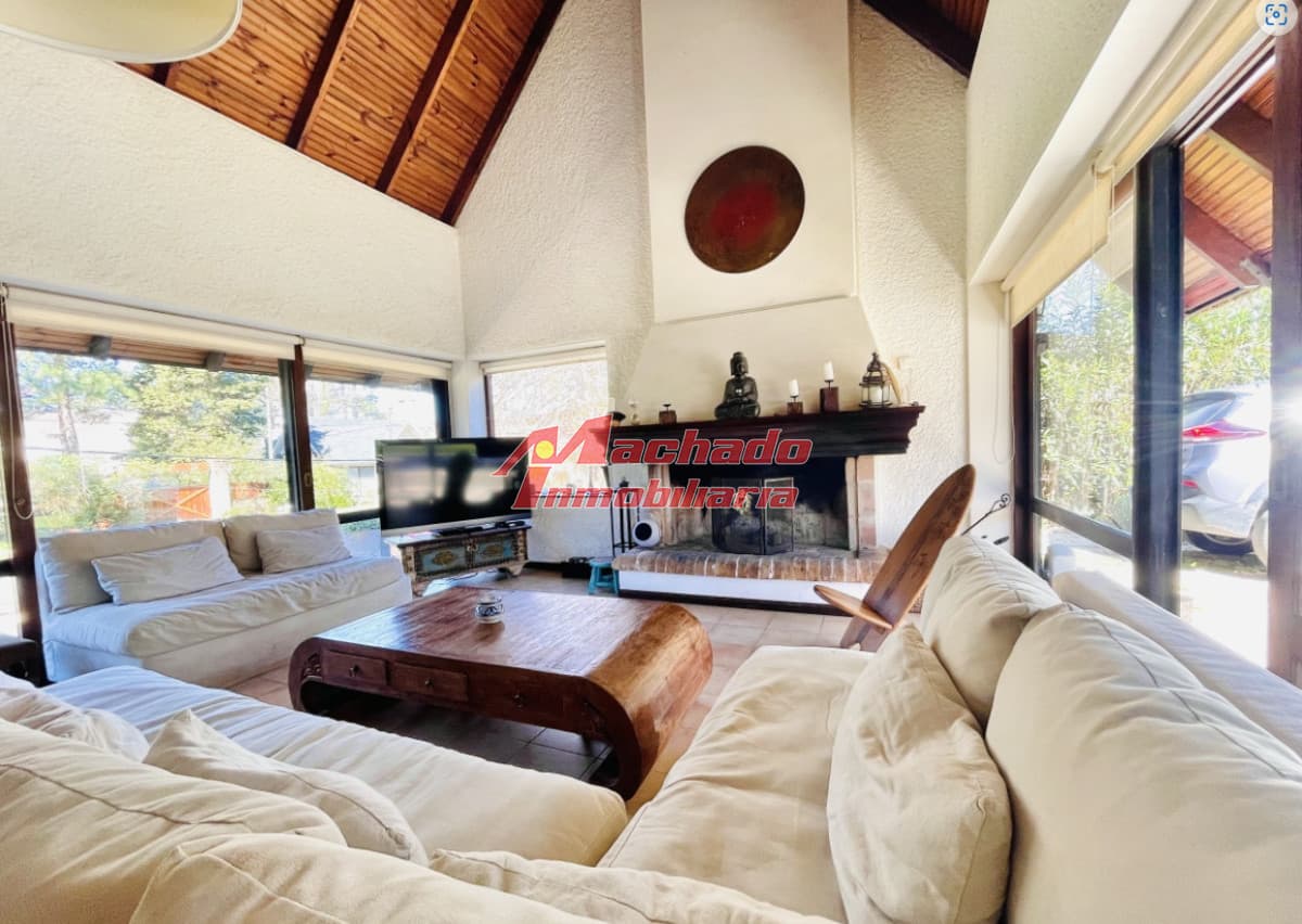 Casa en zona Residencial para alquiler de temporada, Punta del Este.