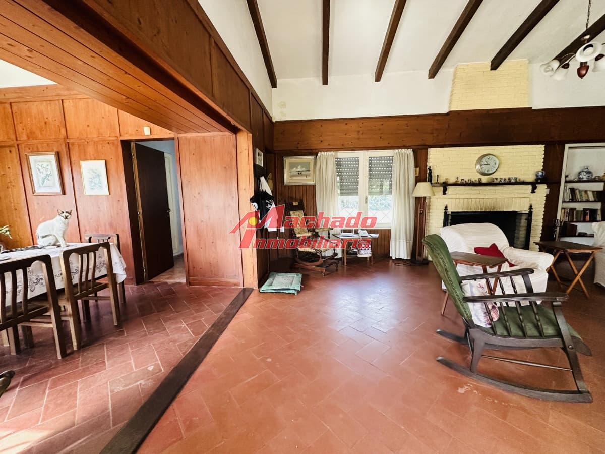 Casa en VENTA, zona colegios, Punta del este.