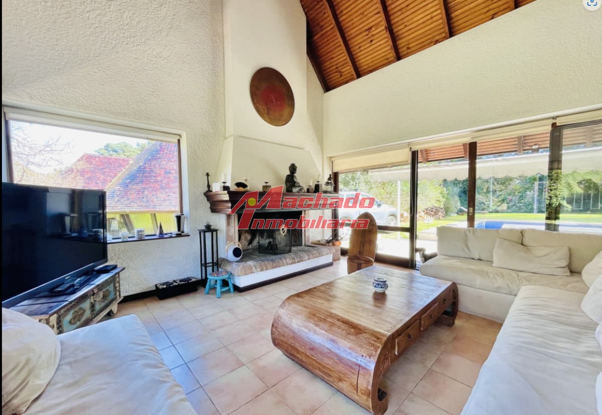 Casa en zona Residencial para alquiler de temporada, Punta del Este.