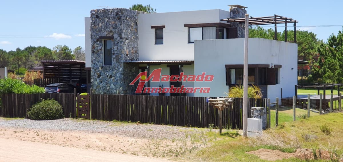 Alquiler y venta de casa de 5 dormitorios en José Ignacio