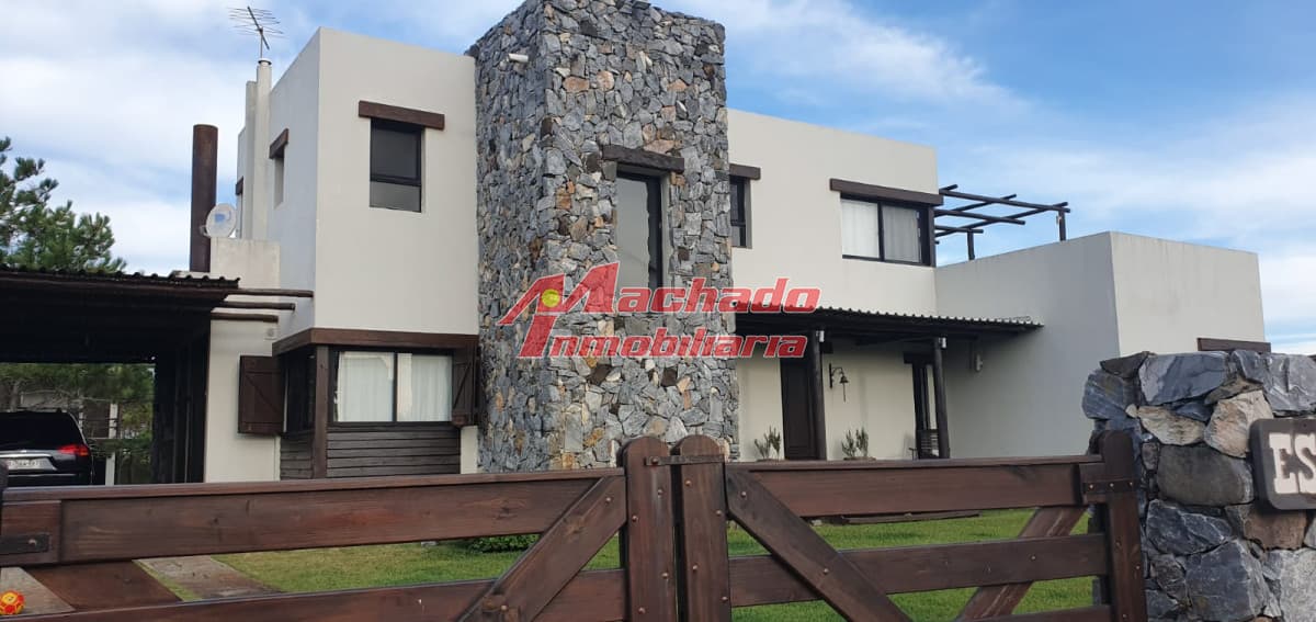 Alquiler y venta de casa de 5 dormitorios en José Ignacio