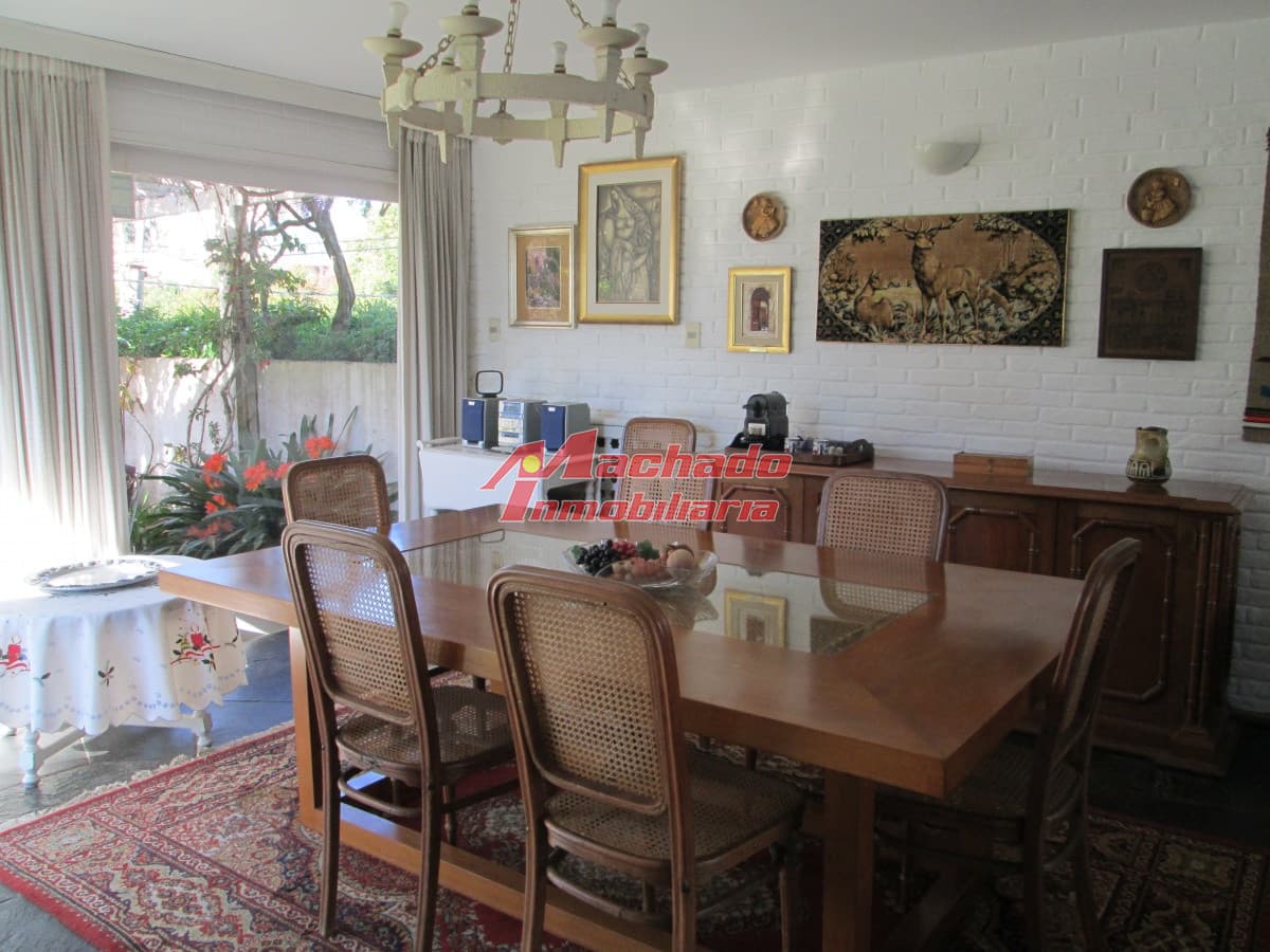 Casa en venta de 3 dormitorios y dependencia en Punta del Este