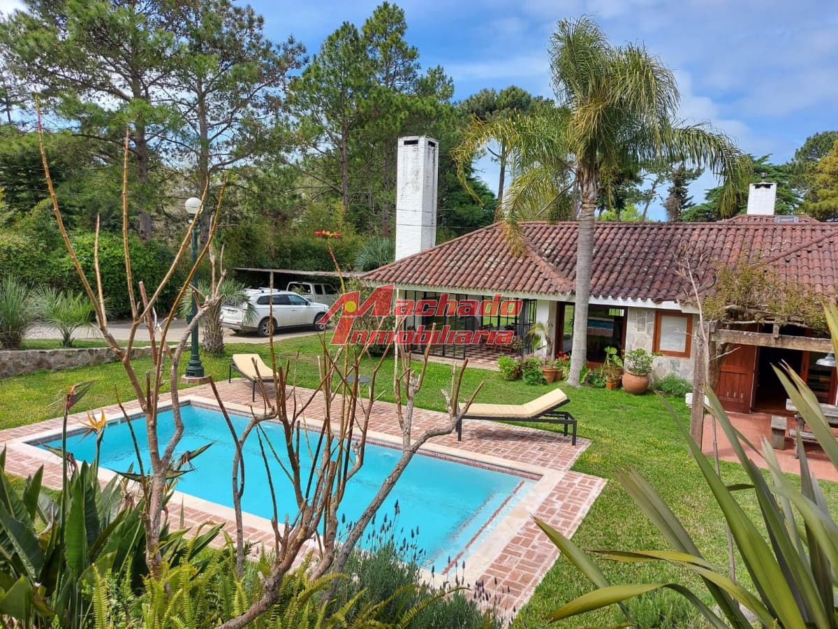 alquiler de muy buena casa en Golf, con piscina