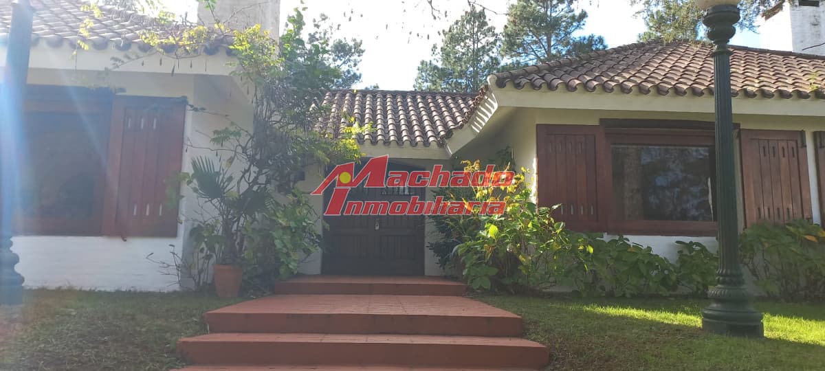 alquiler de muy buena casa en Golf, con piscina
